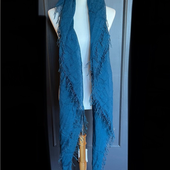 New Auth Chan Luu Cashmere and Silk Scarf Color: Deep Sea Blue - Picture 4 of 5